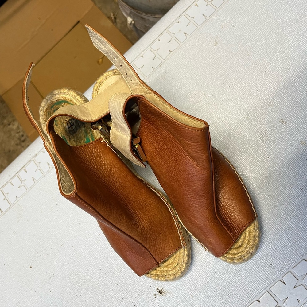 Kenneth Cole Tan Leather Espadrilles